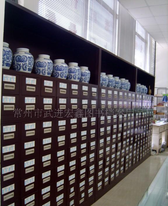 中药柜与现代配药台 传统中医药的守护者